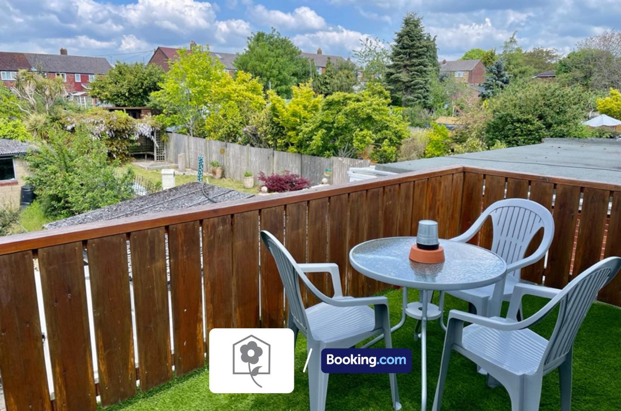 Netley Village Apartment By Your Stay Solutions Short Lets & Serviced Accommodation Netley Southampton With Free Wi-Fi Хамбъл Екстериор снимка