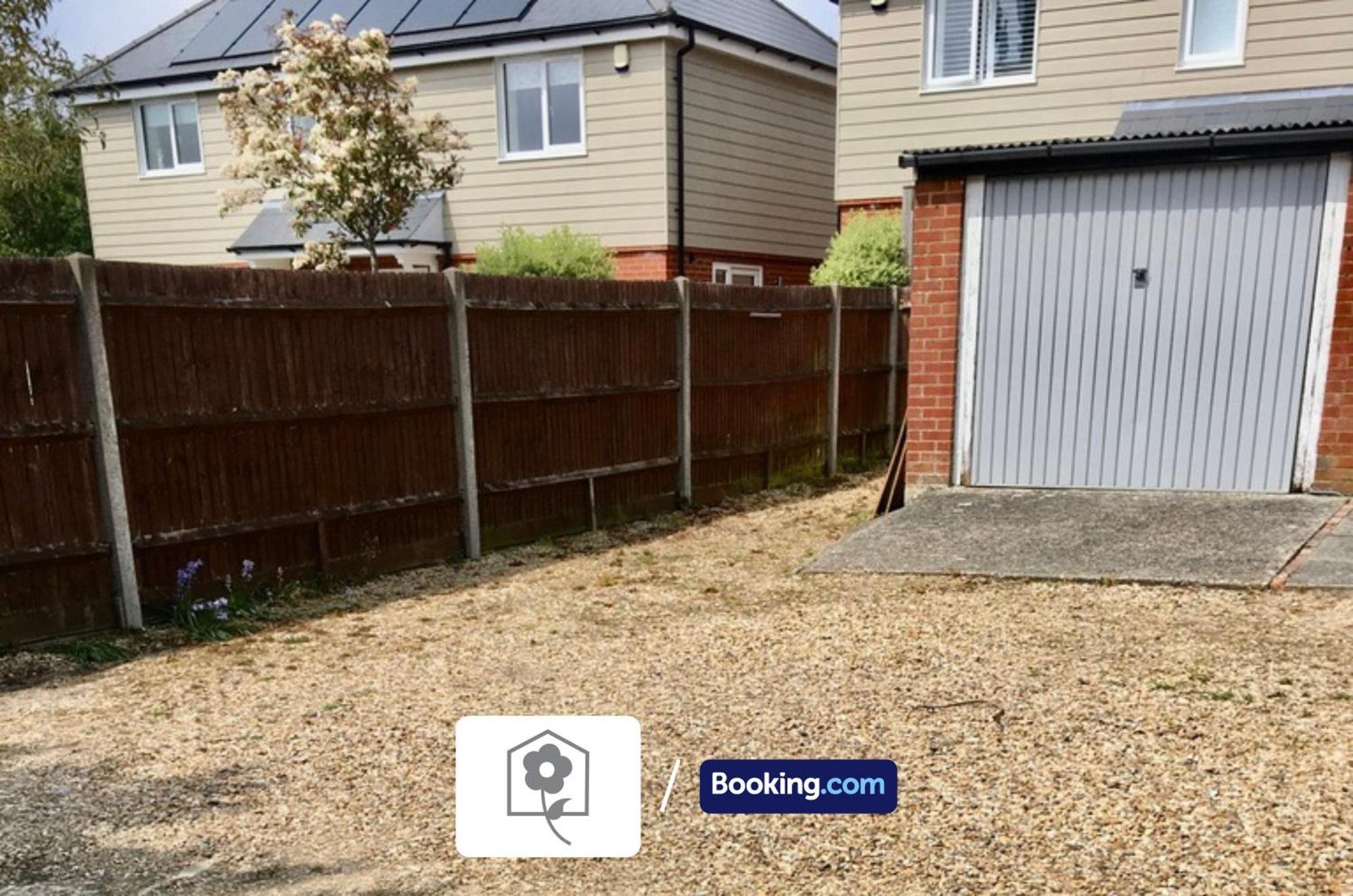 Netley Village Apartment By Your Stay Solutions Short Lets & Serviced Accommodation Netley Southampton With Free Wi-Fi Хамбъл Екстериор снимка